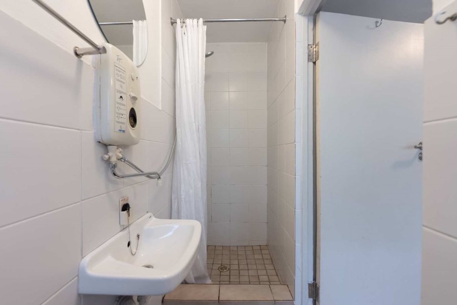2 Bedroom Property for Sale in Vredehoek Western Cape